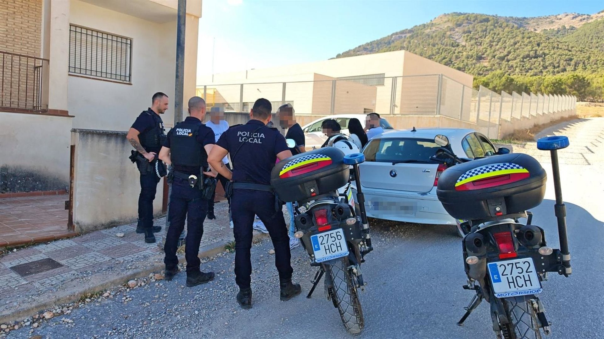 La Policía Local de Íllora evita por tercera vez en menos de un año la okupación de tres viviendas en Alomartes La Policía Local de Íllora evita por tercera vez en menos de un año la okupación de tres viviendas en Alomartes