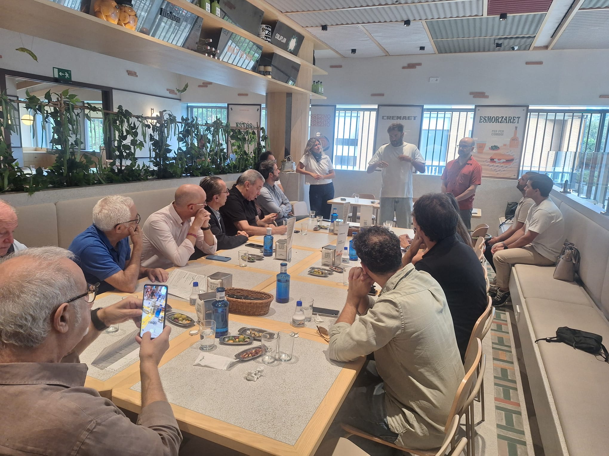 Manuel Algarra y Red Bull presentan "La chispa que enciende las Fallas un concurso para encontrar al ninot con más energía Manuel Algarra y Red Bull presentan "La chispa que enciende las Fallas un concurso para encontrar al ninot con más energía