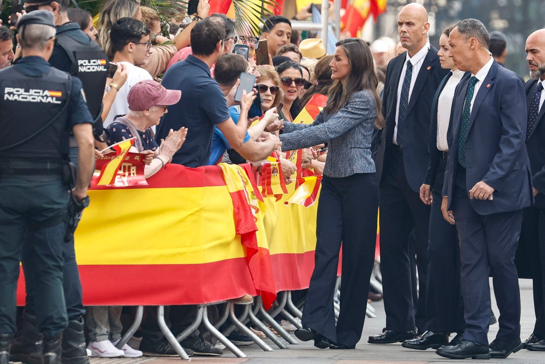 Última hora de la visita de los reyes a Melilla, en directo: los reyes visitan el Palacio de la Asamblea, un colegio y se reúnen con ciudadanos Última hora de la visita de los reyes a Melilla, en directo: los reyes visitan el Palacio de la Asamblea, un colegio y se reúnen con ciudadanos