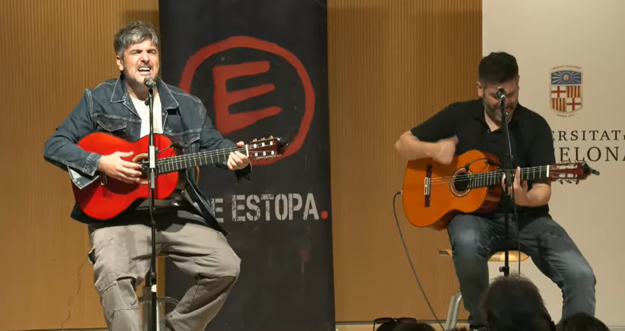 Estopa canta en directo 'Bicho raro' Estopa canta en directo 'Bicho raro'