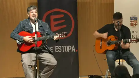 Estopa canta en directo 'Bicho raro' Estopa canta en directo 'Bicho raro'