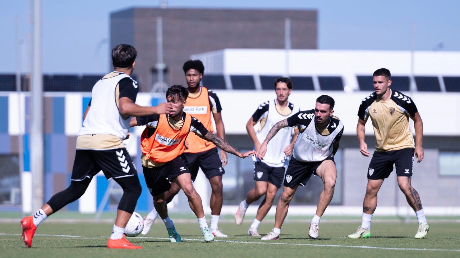 El Málaga CF en un entrenamiento El Málaga CF en un entrenamiento