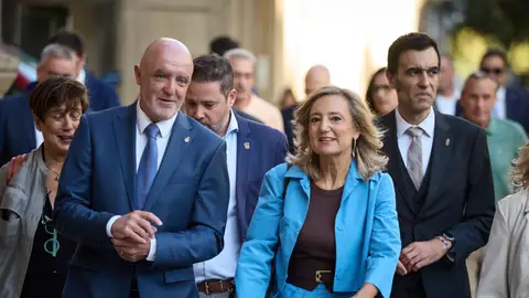 El portavoz de UPN, Javier Esparza y la presidenta de UPN, Cristina Ibarrola, durante el debate sobre el Estado de la Comunidad en el Parlamento de Navarra El portavoz de UPN, Javier Esparza y la presidenta de UPN, Cristina Ibarrola, durante el debate sobre el Estado de la Comunidad en el Parlamento de Navarra
