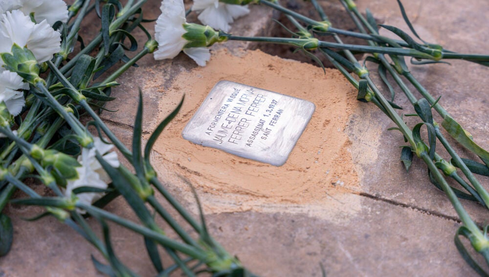 Formentera rinde homenaje a Jaume Ferrer Ferrer, conocido como Jaume de na Morna, fusilado en 1937, con una nueva llamborda conmemorativa en Sant Francesc