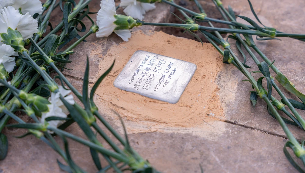 Formentera rinde homenaje a Jaume Ferrer Ferrer, conocido como Jaume de na Morna, fusilado en 1937, con una nueva llamborda conmemorativa en Sant Francesc Formentera rinde homenaje a Jaume Ferrer Ferrer, conocido como Jaume de na Morna, fusilado en 1937, con una nueva llamborda conmemorativa en Sant Francesc
