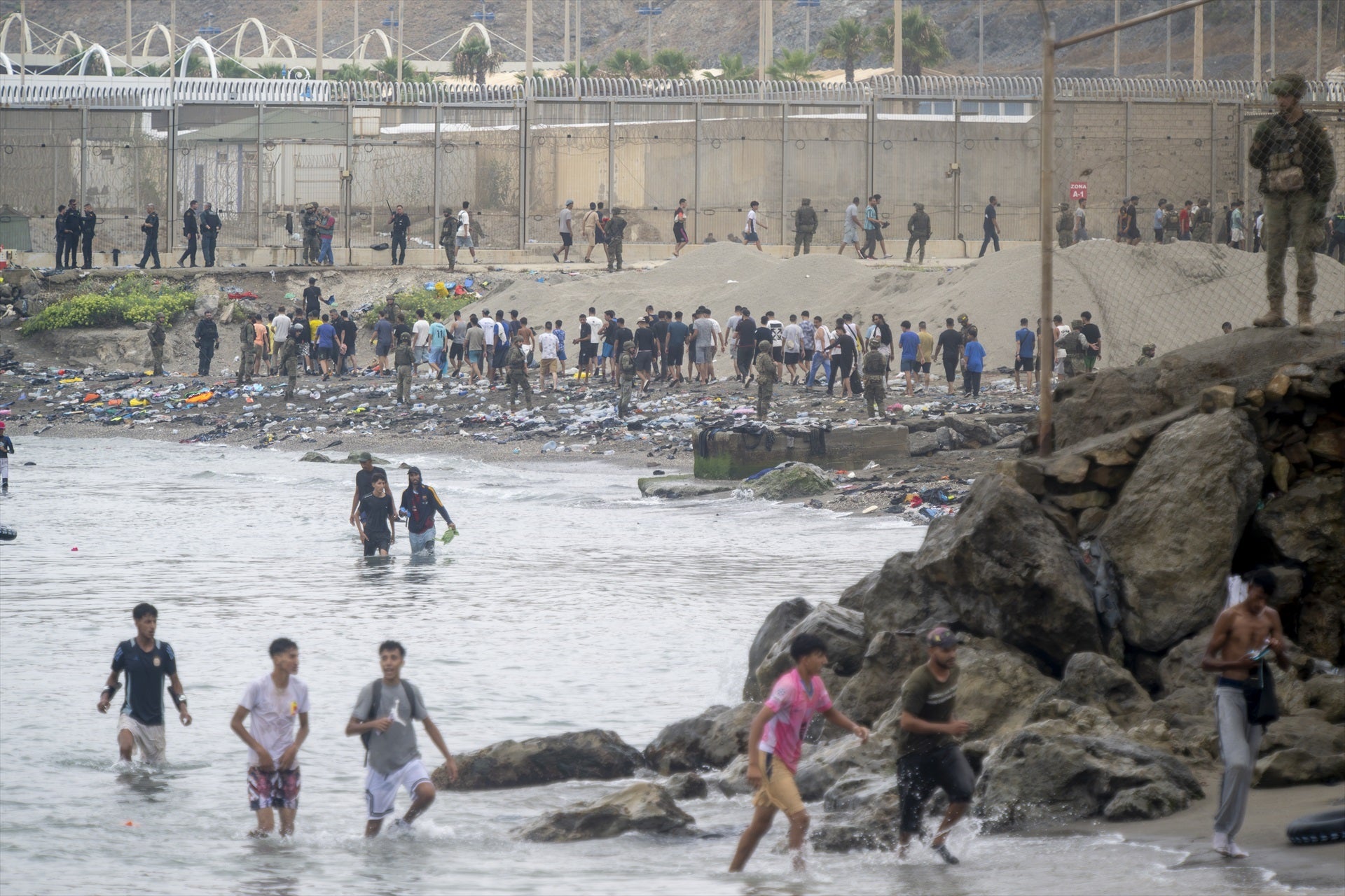 Por qué entraron buques de guerra marroquíes en aguas españolas los días de la crisis en Ceuta: Sánchez admite ahora la incursión Por qué entraron buques de guerra marroquíes en aguas españolas los días de la crisis en Ceuta: Sánchez admite ahora la incursión
