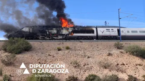 El incendio en el vagón de cola provocó ayer incidencias en el servicio del AVE y continúa los retrasos El incendio en el vagón de cola provocó ayer incidencias en el servicio del AVE y continúa los retrasos