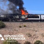 El incendio en el vagón de cola provocó ayer incidencias en el servicio del AVE y continúa los retrasos
