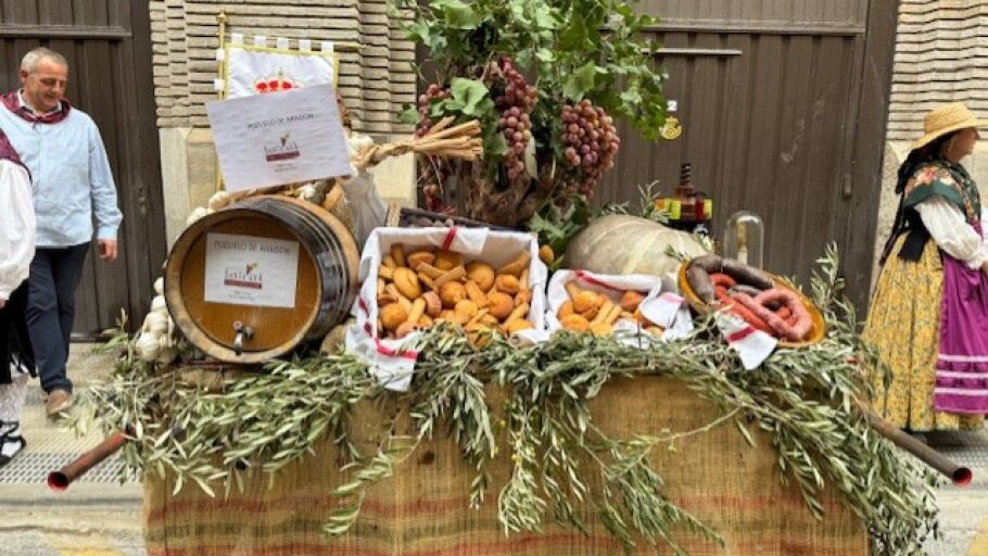 Uno de los carros de la Ofrenda de Frutos en Zaragoza