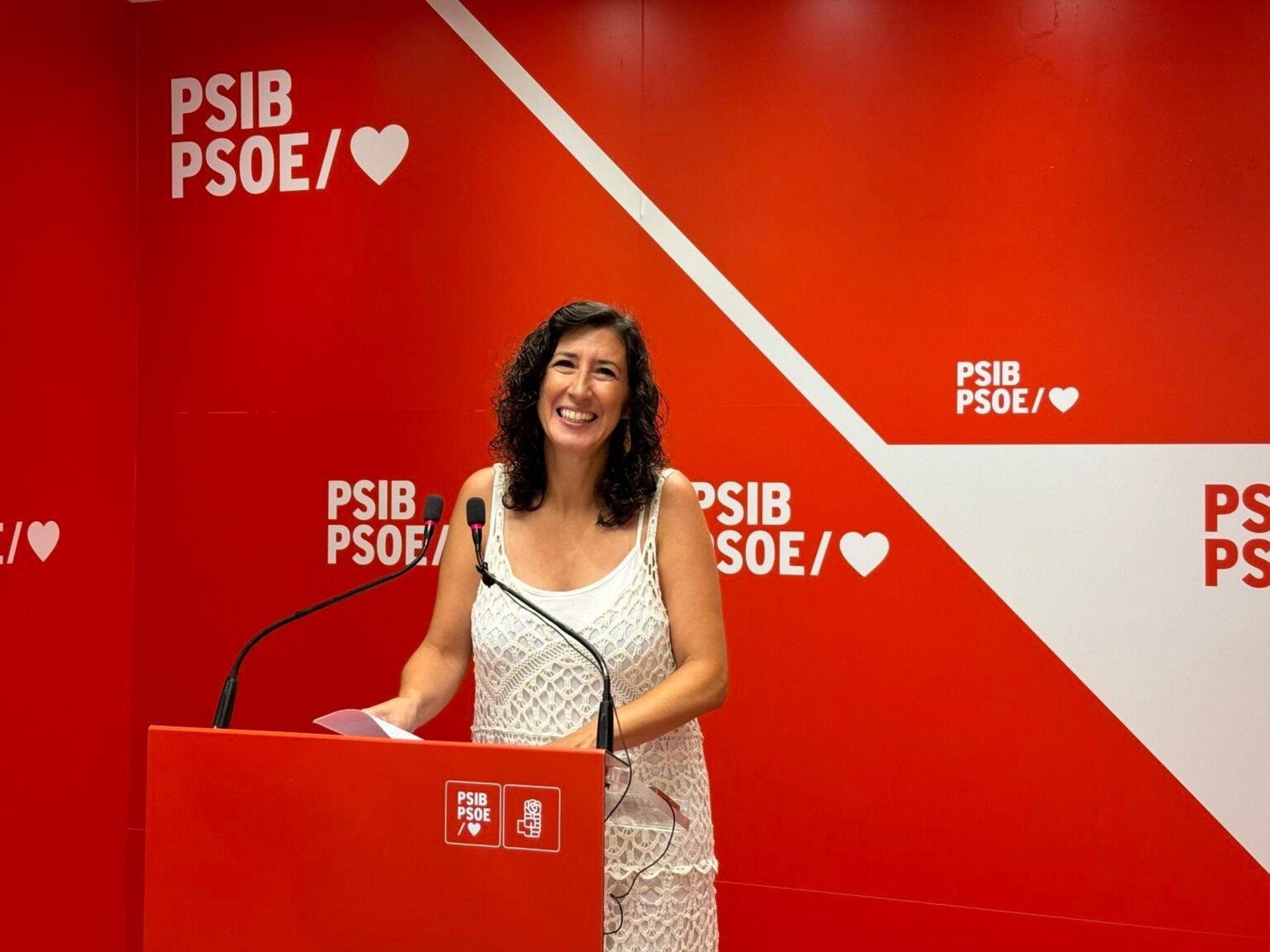 El PSIB presenta enmiendas a la regulación de la entrada de vehículos en Mallorca para reforzar el transporte público El PSIB presenta enmiendas a la regulación de la entrada de vehículos en Mallorca para reforzar el transporte público