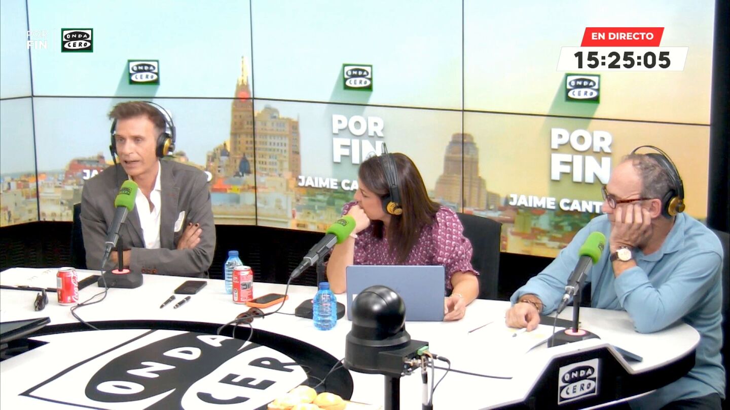 Pablo Pombo (izq.) en los estudios de Onda Cero junto a Ketty Garat y Juan de Dios Colmenero 