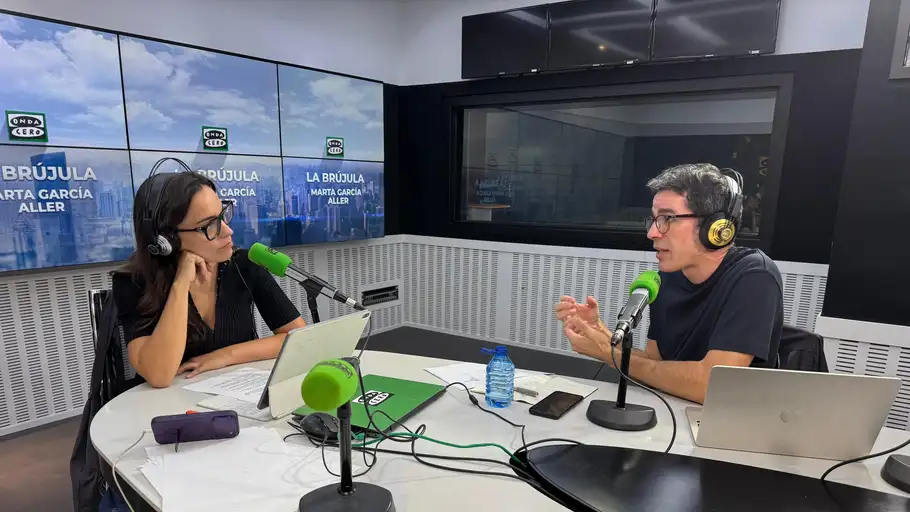 Jorge Sola, sociólogo de la Universidad Complutense con Marta García Aller Jorge Sola, sociólogo de la Universidad Complutense con Marta García Aller