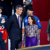 El presidente del Gobierno, Pedro Sánchez, y la ministra de Defensa, Margarita Robles, en el desfile del Día de la Hispanidad del 12 de octubre El presidente del Gobierno, Pedro Sánchez, y la ministra de Defensa, Margarita Robles, en el desfile del Día de la Hispanidad del 12 de octubre