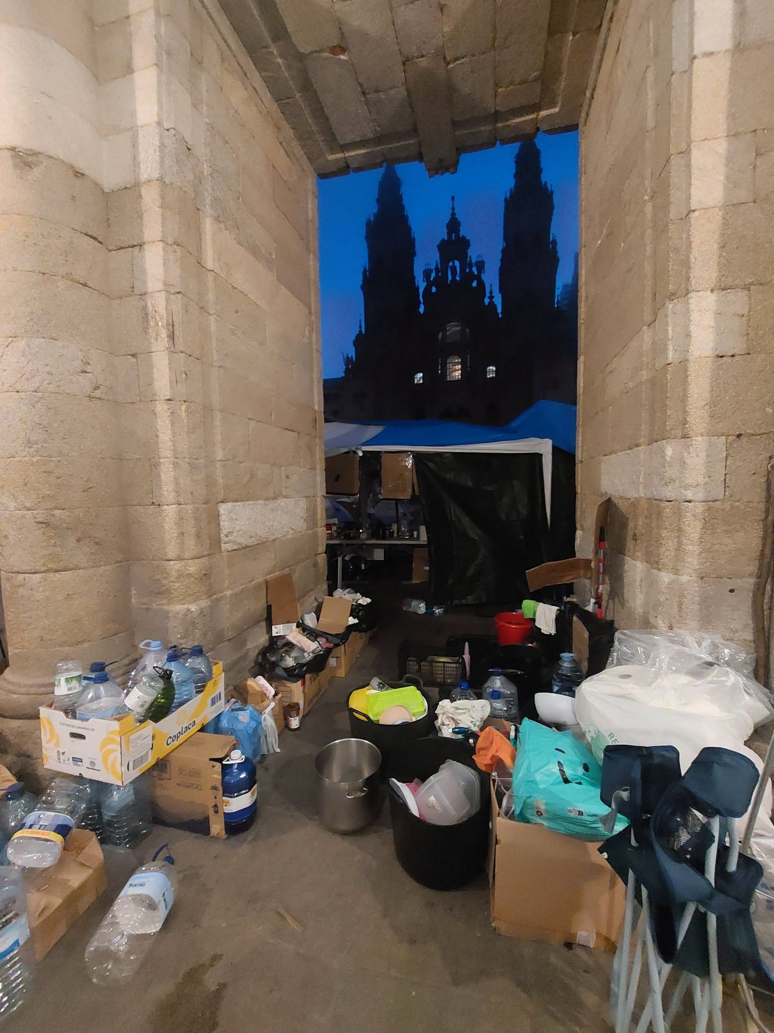La alcaldesa de Santiago señala que la acampada "es un movimiento reivindicativo legítimo" y "hay que respetarlo" porque en el Obradoiro "no hay ningún problema" La alcaldesa de Santiago señala que la acampada "es un movimiento reivindicativo legítimo" y "hay que respetarlo" porque en el Obradoiro "no hay ningún problema"