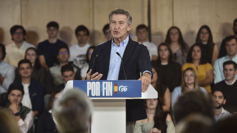 El presidente del Partido Popular, Alberto N&uacute;&ntilde;ez Feij&oacute;o, interviene en un acto del PP de Arag&oacute;n, a 13 de octubre de 2026, en Huesca, Arag&oacute;n (Espa&ntilde;a).