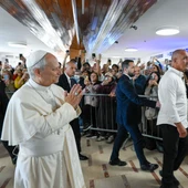El Papa León XIV evoluciona con normalidad tras su operación de pulmón y ha comenzado a caminar El Papa León XIV evoluciona con normalidad tras su operación de pulmón y ha comenzado a caminar