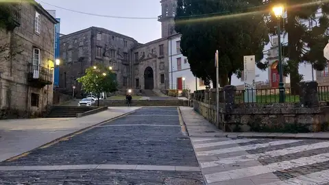 El ANPA de La Salle sobre el tráfico y movilidad en Bonaval: "No nos parece una buena medida mantener todo el tráfico por Valle Inclán, provoca un aumento de la circulación en el entorno de un centro escolar con mil estudiantes" El ANPA de La Salle sobre el tráfico y movilidad en Bonaval: "No nos parece una buena medida mantener todo el tráfico por Valle Inclán, provoca un aumento de la circulación en el entorno de un centro escolar con mil estudiantes"