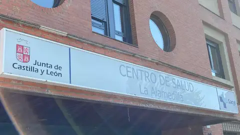 El capitalino Centro de Salud de La Alamedilla ha suspendido algunas vacunaciones El capitalino Centro de Salud de La Alamedilla ha suspendido algunas vacunaciones