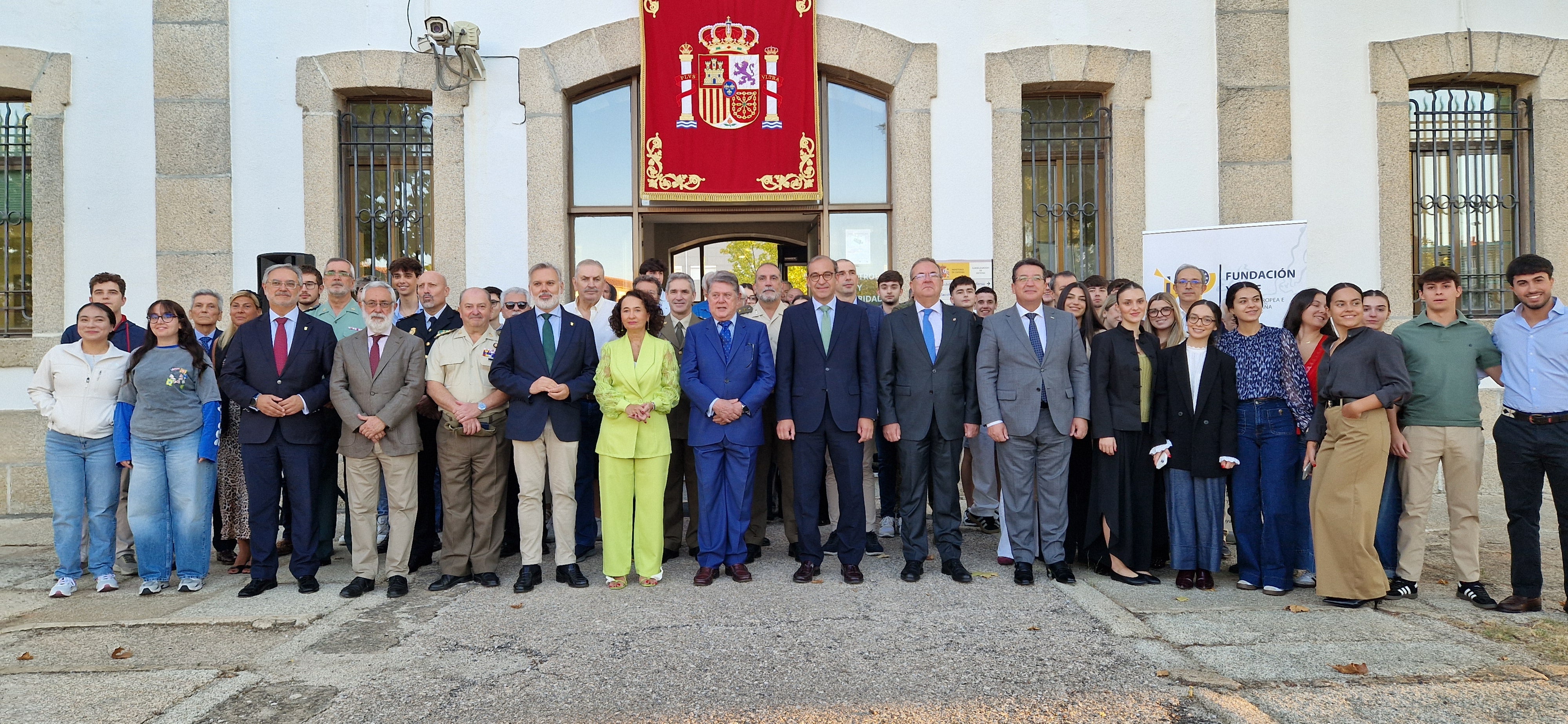 Seguridad y defensa en Europa e Iberoamérica centran unas jornadas de la Fundación Yuste con más de 150 inscritos de nueve países Seguridad y defensa en Europa e Iberoamérica centran unas jornadas de la Fundación Yuste con más de 150 inscritos de nueve países