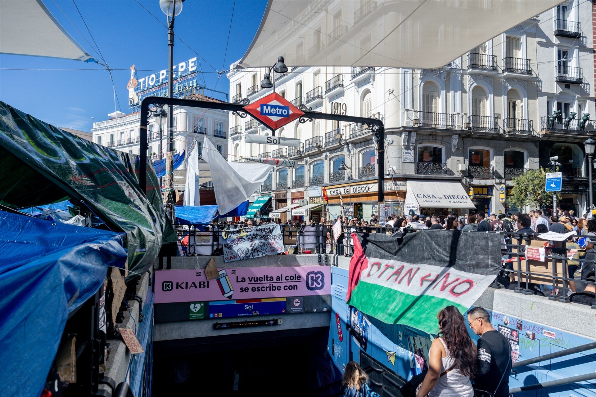 Ayuso anuncia que cerrará la estación de Metro de Sol por las "condiciones de insalubridad" causadas por la acampada Ayuso anuncia que cerrará la estación de Metro de Sol por las "condiciones de insalubridad" causadas por la acampada