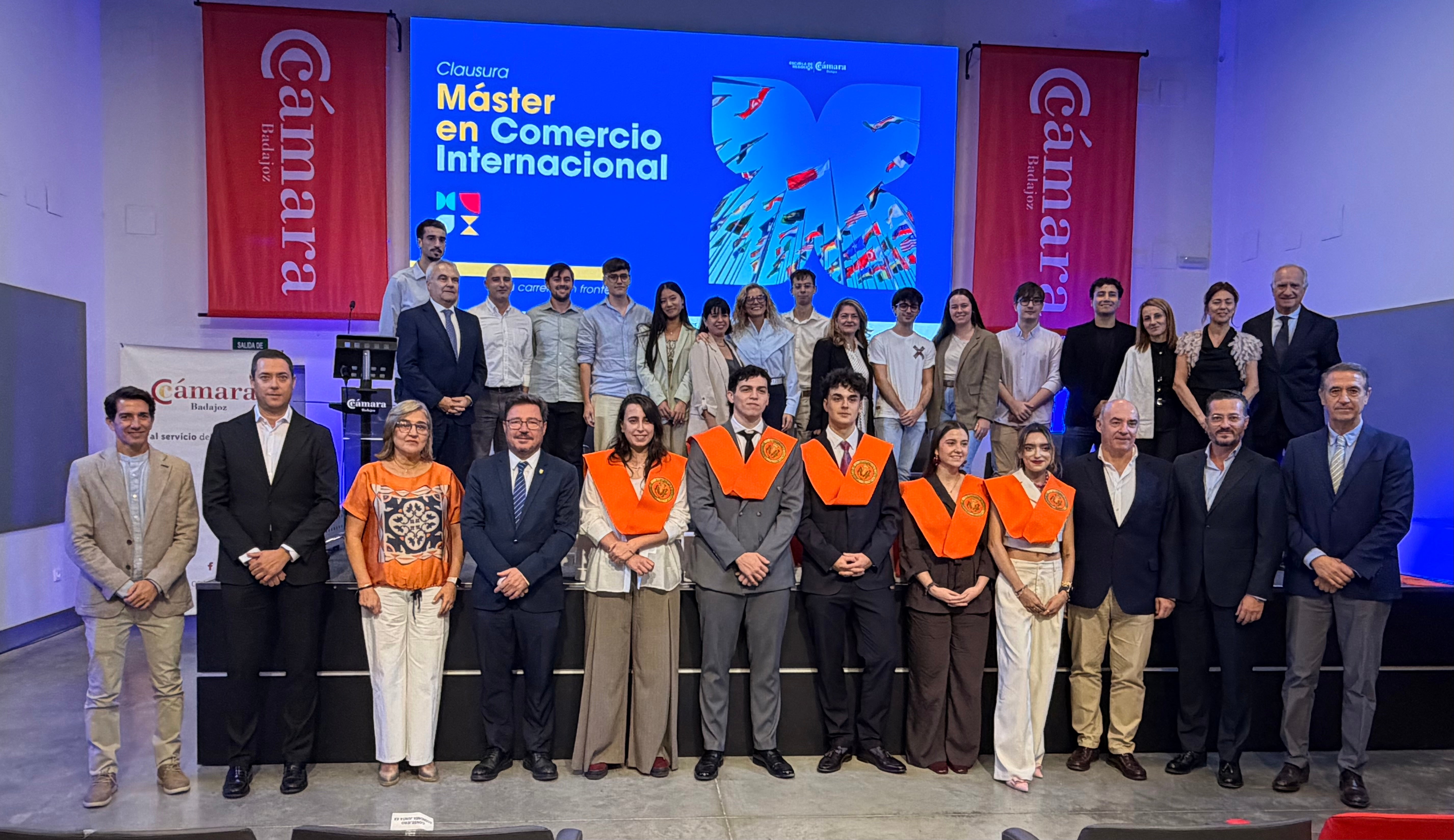 Guillermo Santamaría participa en la clausura de la primera edición del Máster en Comercio Internacional Guillermo Santamaría participa en la clausura de la primera edición del Máster en Comercio Internacional
