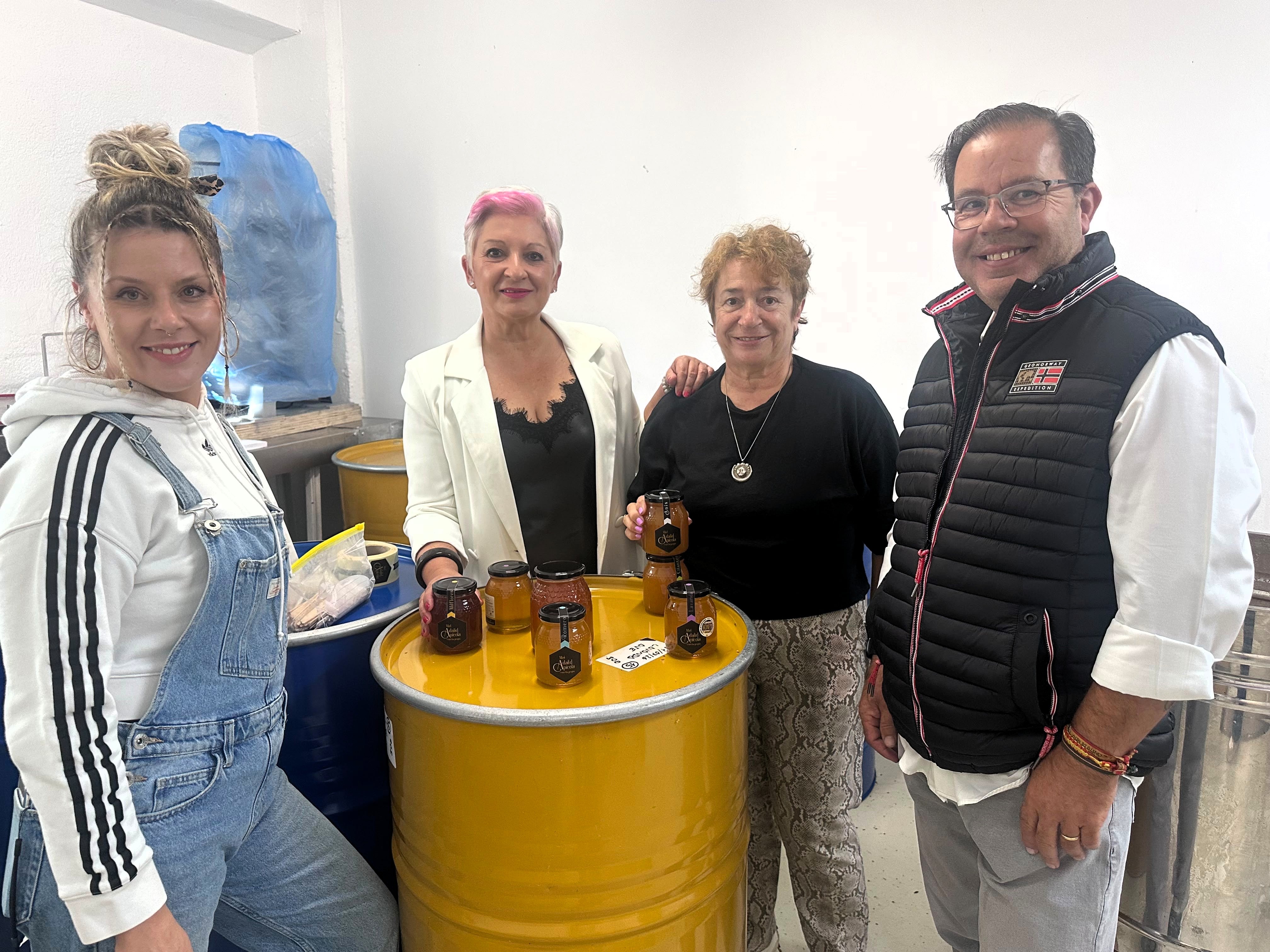 La apicultora guadalajareña Raquel Adalid recibe uno de los Premios Mujeres Rurales 2026 La apicultora guadalajareña Raquel Adalid recibe uno de los Premios Mujeres Rurales 2026
