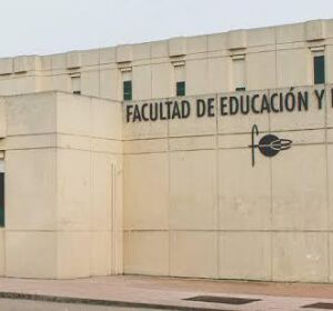 La UEx analizar&aacute; los nuevos riesgos para la salud mental de los j&oacute;venes asociados a Internet, las redes sociales y la IA