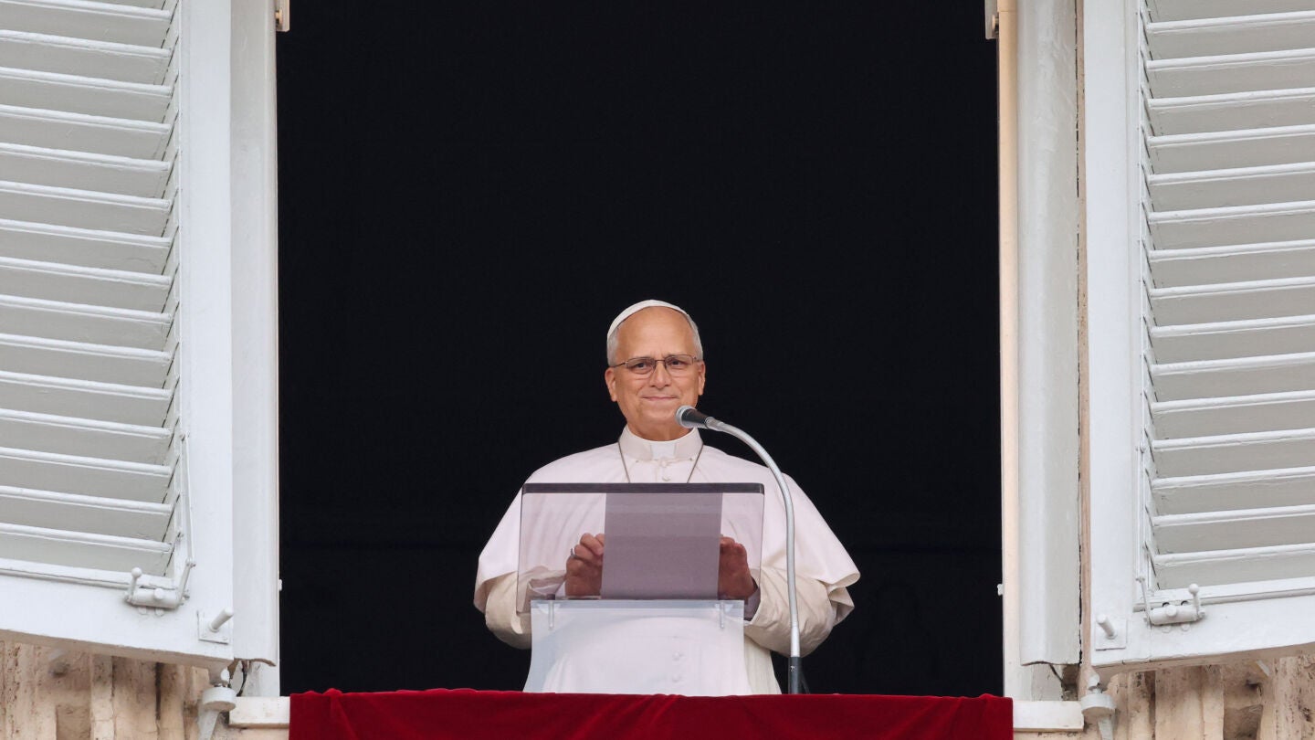 El papa Le&oacute;n XIV reaparece en el Vaticano tras su operaci&oacute;n de pulm&oacute;n para el rezo del &aacute;ngelus