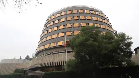 Fachada del Tribunal Constitucional . Fachada del Tribunal Constitucional .