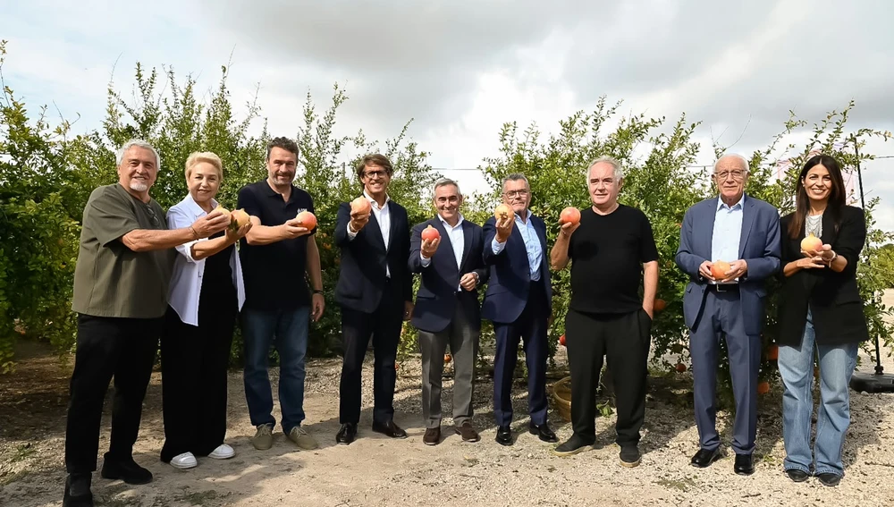 Corte simbólico de la primera granada Mollar de Elche de la temporada 2026. Corte simbólico de la primera granada Mollar de Elche de la temporada 2026.