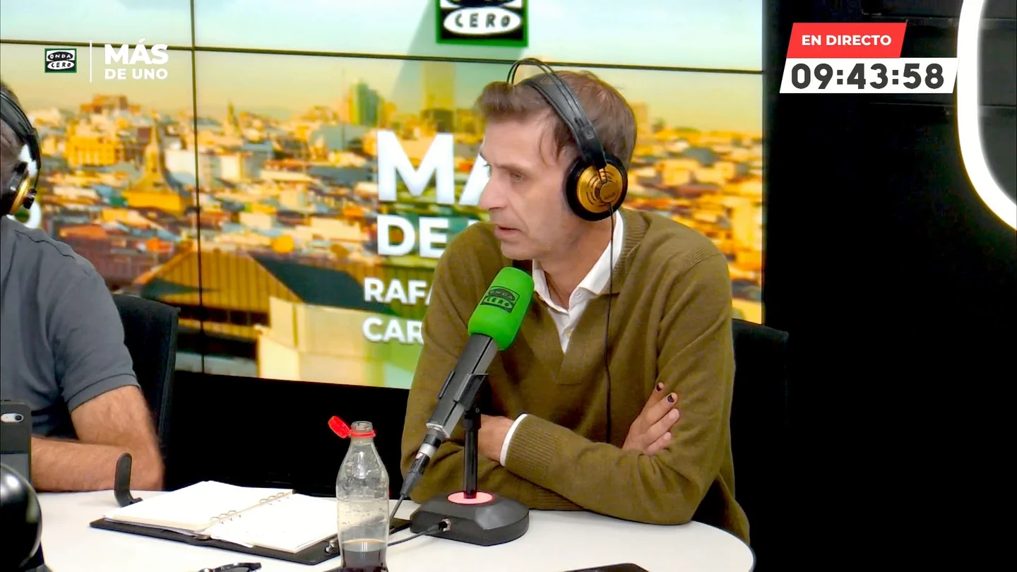 Pablo Pombo cuestiona el gesto romántico de Sánchez con su mujer: "Me parece fingido el baile y el amor" Pablo Pombo cuestiona el gesto romántico de Sánchez con su mujer: "Me parece fingido el baile y el amor"