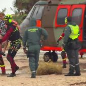 La UME rescata a una anciana por las inundaciones en el helicóptero del dispositivo especial