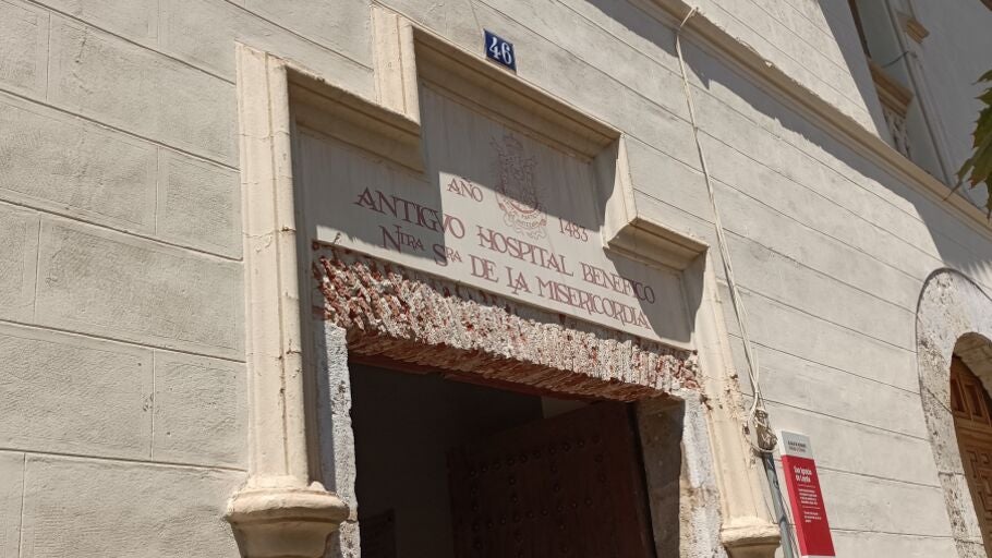 Acceso al Hospital de Antezana, en Alcal&aacute; de Henares