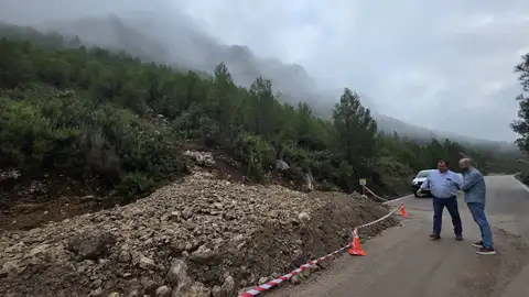 Alcaraz y Segura mantiene la alerta mientras se reparan las carreteras tras las lluvias Alcaraz y Segura mantiene la alerta mientras se reparan las carreteras tras las lluvias