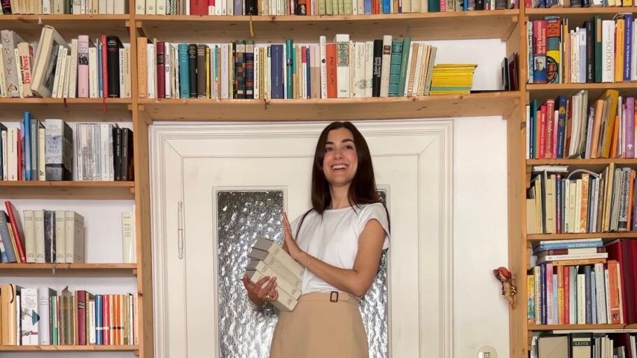 Sandra Ca&ntilde;edo, creadora de veladas literarias con The Blooks.