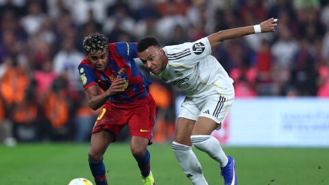 Lamine Yamal y Mbapp&eacute; durante un Cl&aacute;sico