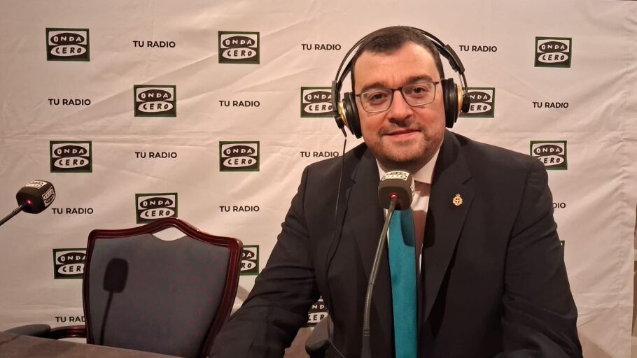 Adri&aacute;n Barb&oacute;n en su entrevista en Onda Cero Asturias