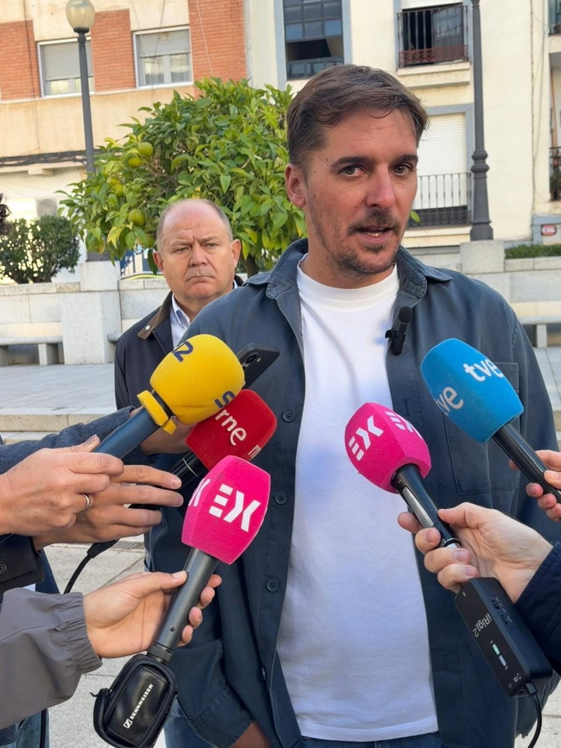 UPA-UCE reclama una reunión "urgente" al consejero de Agricultura ante la situación "crítica" de la manzanilla cacereña UPA-UCE reclama una reunión "urgente" al consejero de Agricultura ante la situación "crítica" de la manzanilla cacereña
