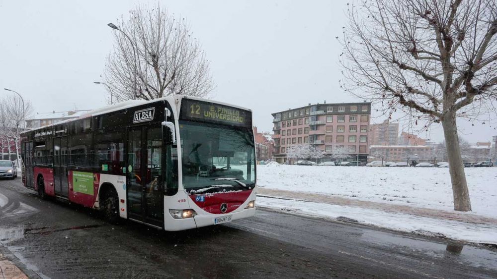 Novedad en el bus urbano de León: ya se puede pagar con tarjeta Novedad en el bus urbano de León: ya se puede pagar con tarjeta