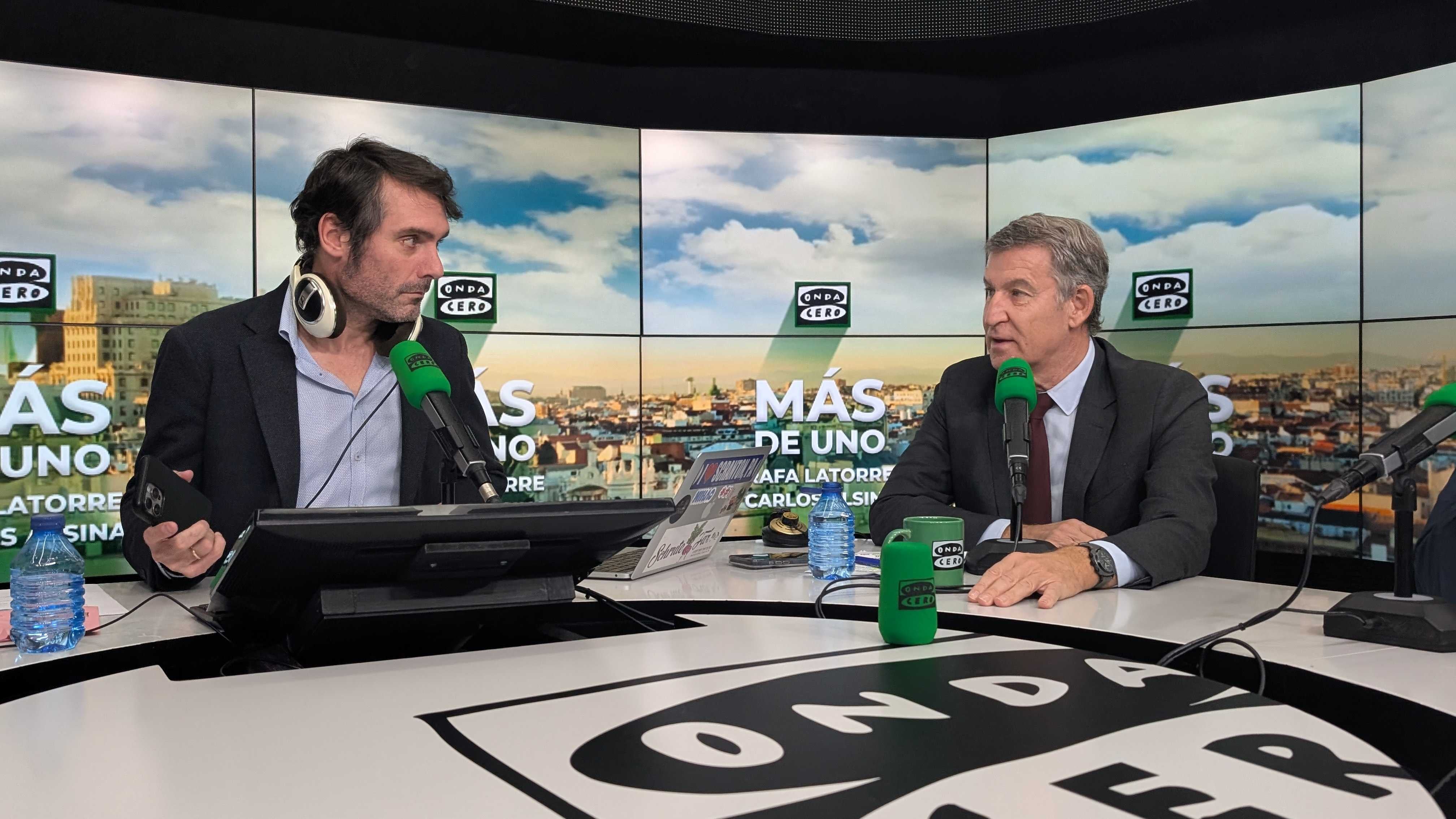 Alberto Núñez Feijóo durante la entrevista con Rafa Latorre en Más de uno Alberto Núñez Feijóo durante la entrevista con Rafa Latorre en Más de uno