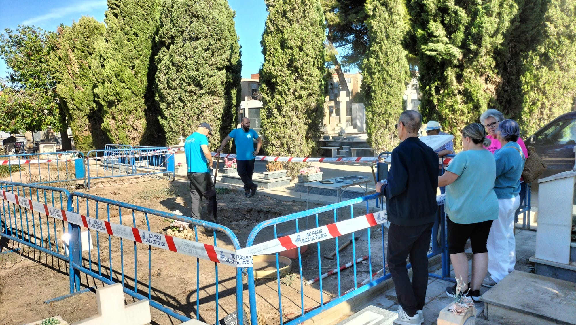 Finaliza la excavación en el cementerio de Alicante para investigar un posible caso de un bebé robado de Petrer durante la dictadura. Finaliza la excavación en el cementerio de Alicante para investigar un posible caso de un bebé robado de Petrer durante la dictadura.