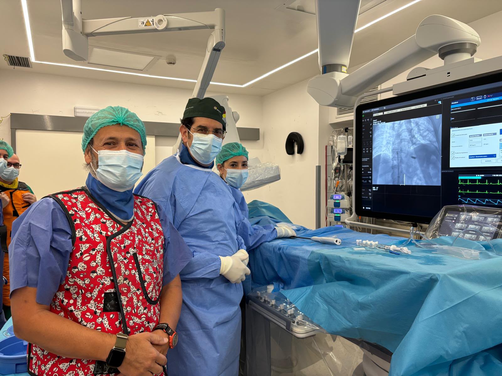 El Complejo Hospitalario Universitario de Cáceres realiza por primera vez el implante de un marcapasos sin cables El Complejo Hospitalario Universitario de Cáceres realiza por primera vez el implante de un marcapasos sin cables