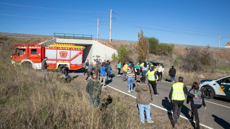 Agentes de los Servicios de Emergencia trabajan en el lugar del accidente, a 28 de octubre de 2026, en Urda, Toledo, Castilla-La Mancha (Espa&ntilde;a). Dos trenes han colisionado en la ma&ntilde;ana de este mi&eacute;rcoles, 28 de octubre, en la estaci&oacute;n de la localidad toledana de Urda. En el lugar est&aacute;n trabajando bomberos de los parques de Alc&aacute;zar de San Juan y Orgaz, Protecci&oacute;n Civil de varios pueblos de los alrededores, tres helic&oacute;pteros sanitarios y dos UVI