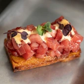 Pavé de atún con mayonesa de kimchi de Dicharachero. Pavé de atún con mayonesa de kimchi de Dicharachero.