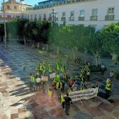 La plantilla de Surbus suspende la manifestación y detiene la huelga para negociar con Alsa
