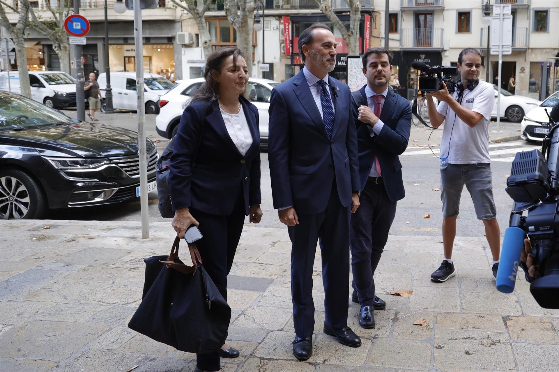 El presidente del Parlament, Gabriel Le Senne, a su llegada a la Audiencia. El presidente del Parlament, Gabriel Le Senne, a su llegada a la Audiencia.