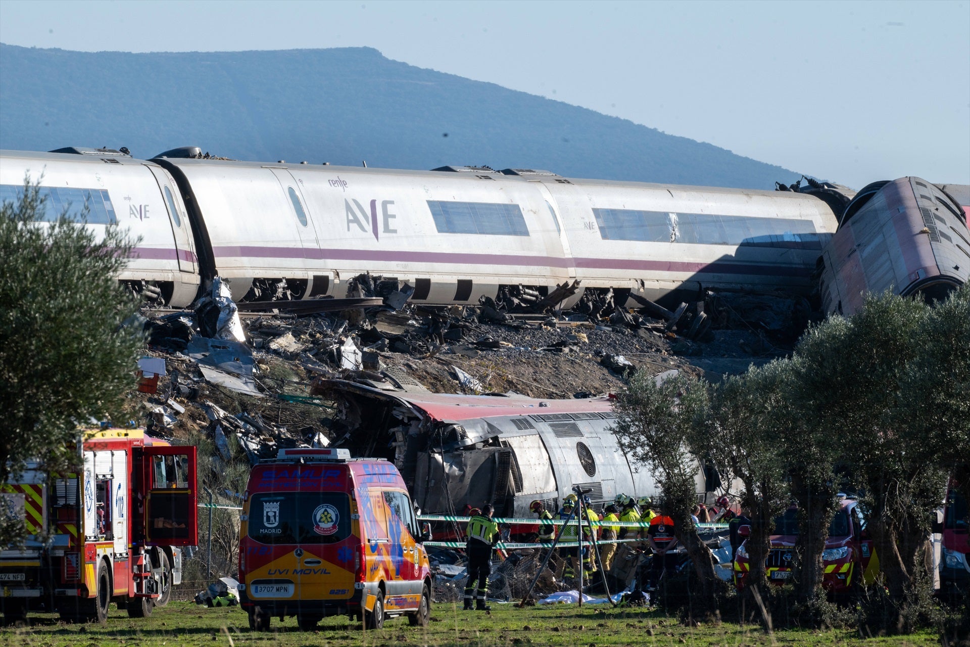 Imagen de los restos del tren AVE tras el accidente con el Iryo Imagen de los restos del tren AVE tras el accidente con el Iryo