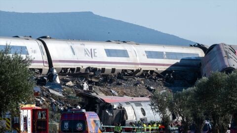 Imagen de los restos del tren AVE tras el accidente con el Iryo
