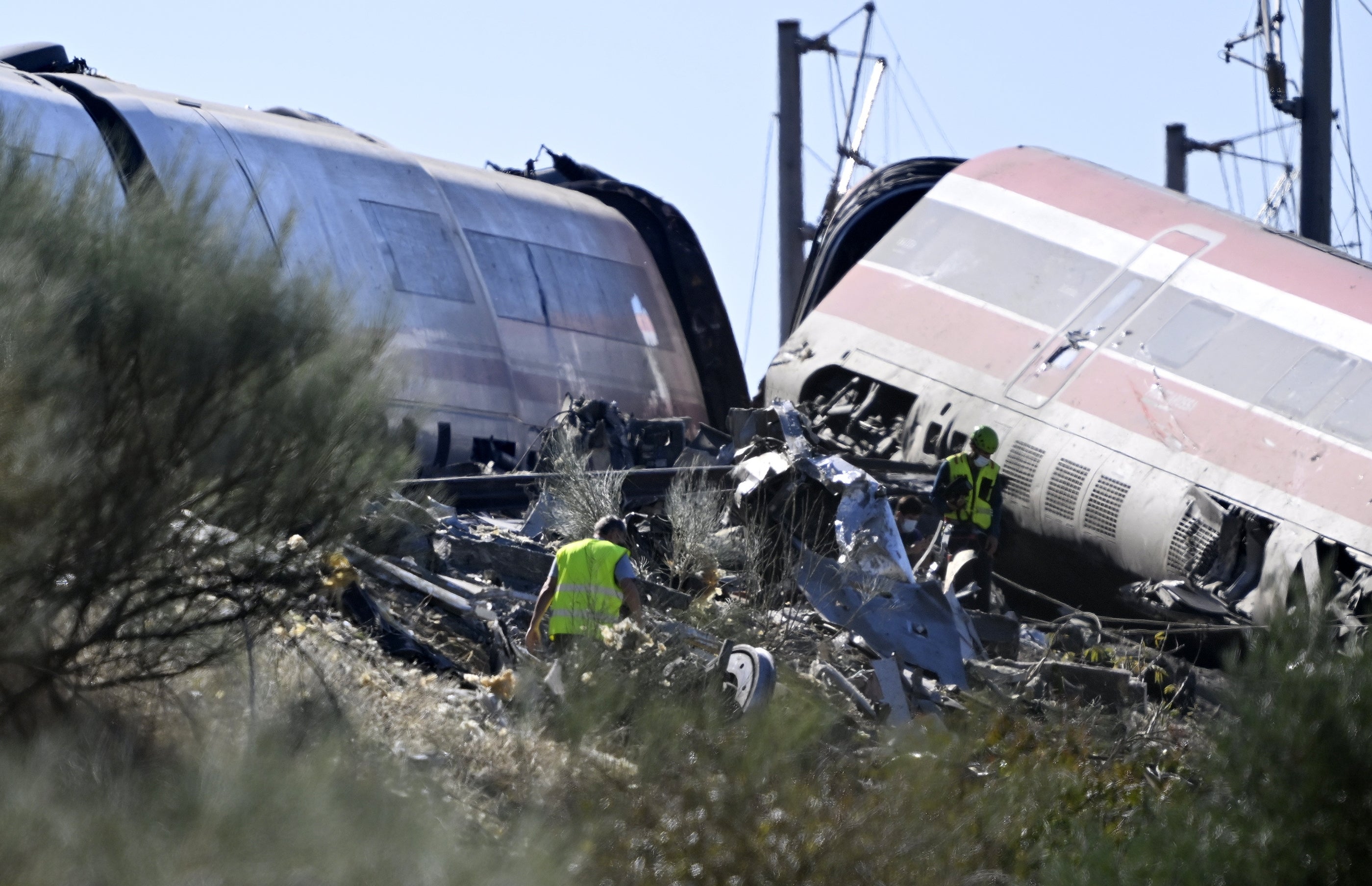 Imagen de los estragos del accidente de tren en Urda. Imagen de los estragos del accidente de tren en Urda.