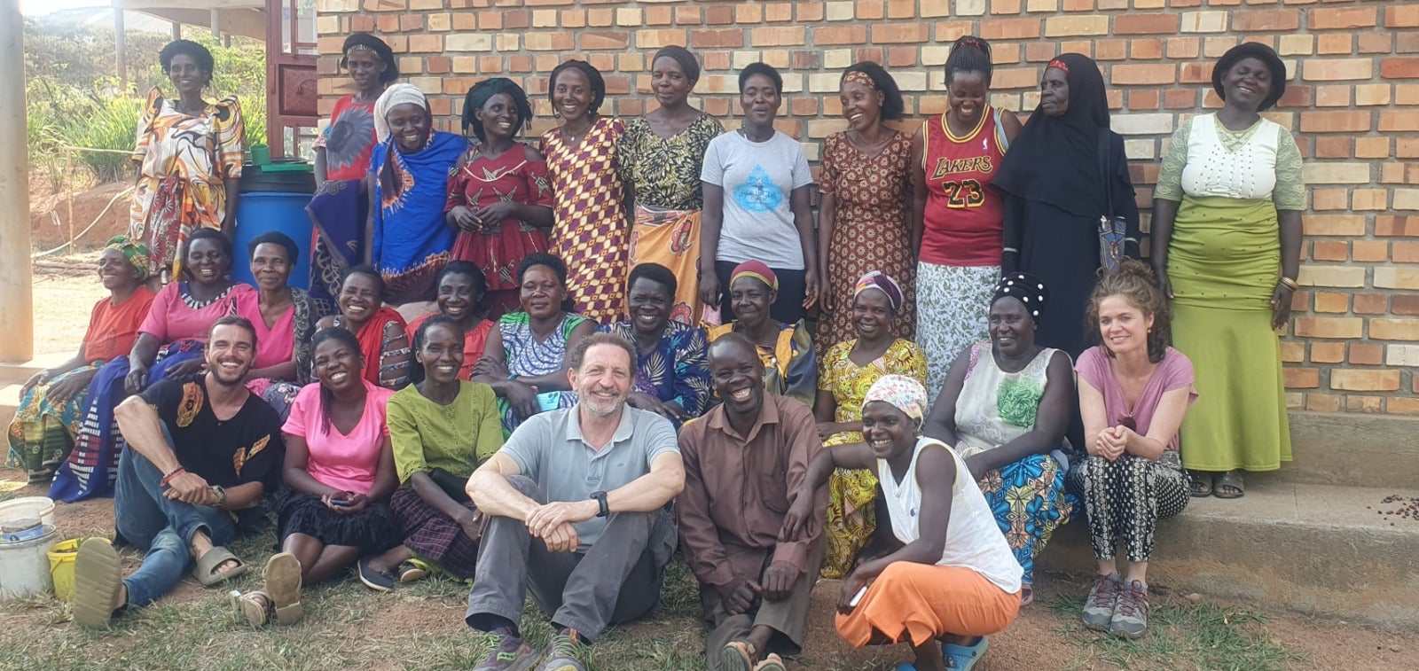 Investigadores de la UMH participan en Uganda en un programa de microcréditos agrícolas en especie Investigadores de la UMH participan en Uganda en un programa de microcréditos agrícolas en especie